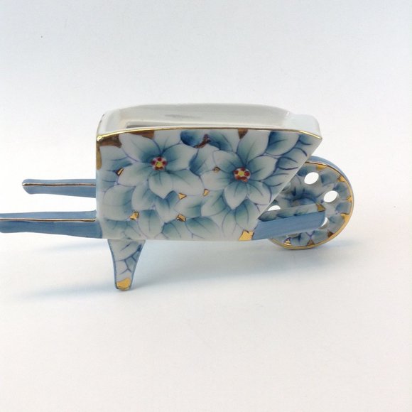 Vintage Shofu China Wheelbarrow Planter Blue/White Flowers w/Gold Made in Japan - Picture 3 of 15